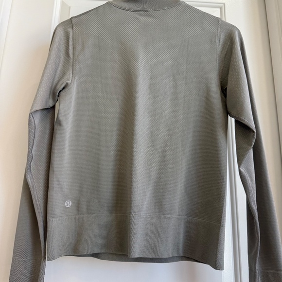 Lululemon Jacket Grey, Size 6 - Picture 3 of 4